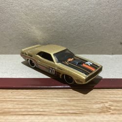Hot Wheels Loose / 70 Challenger / Gold