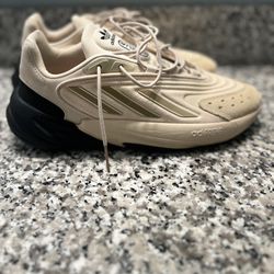 Adidas Ozelia Size 9 9/10 Condition 
