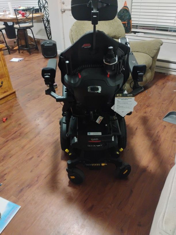 I Level Quantum EDGE 3 Mobility Scooter