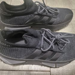 ADIDAS MEN'S SHOES 9