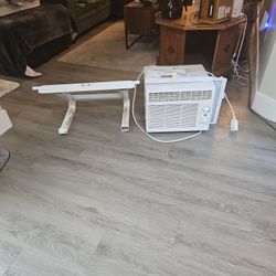 GE Air Conditioner Window Mount 5000 btu