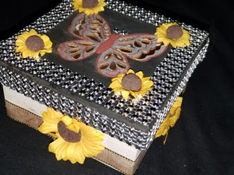 Small jewelry box