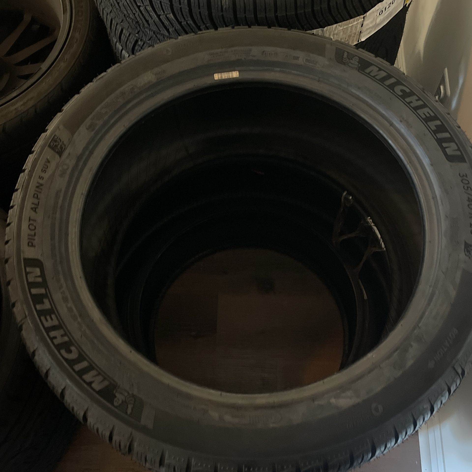 305/40R20