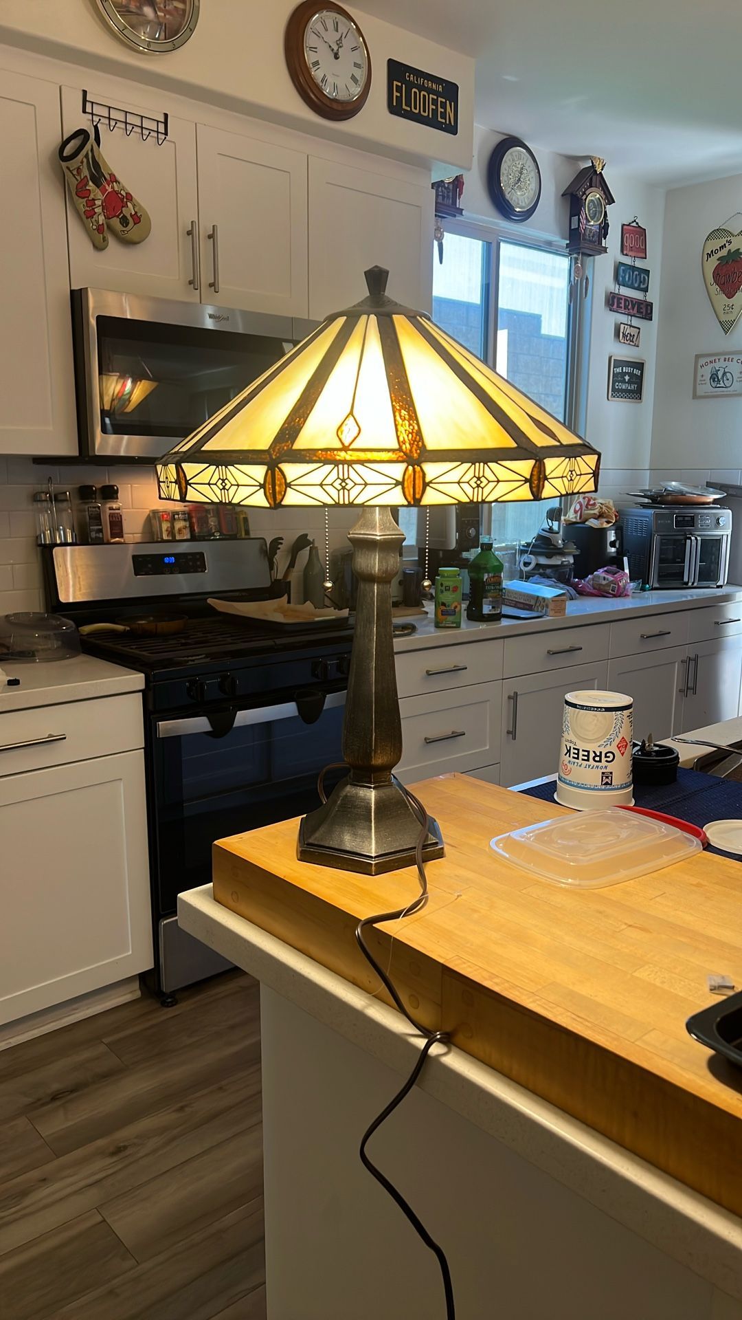 Tiffany Stained Glass Table lamp 24 Inches tall