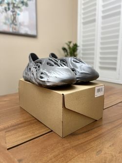 Yeezy foam runners granite