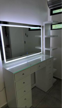 Brand New Makeup Vanity with LED Mi
