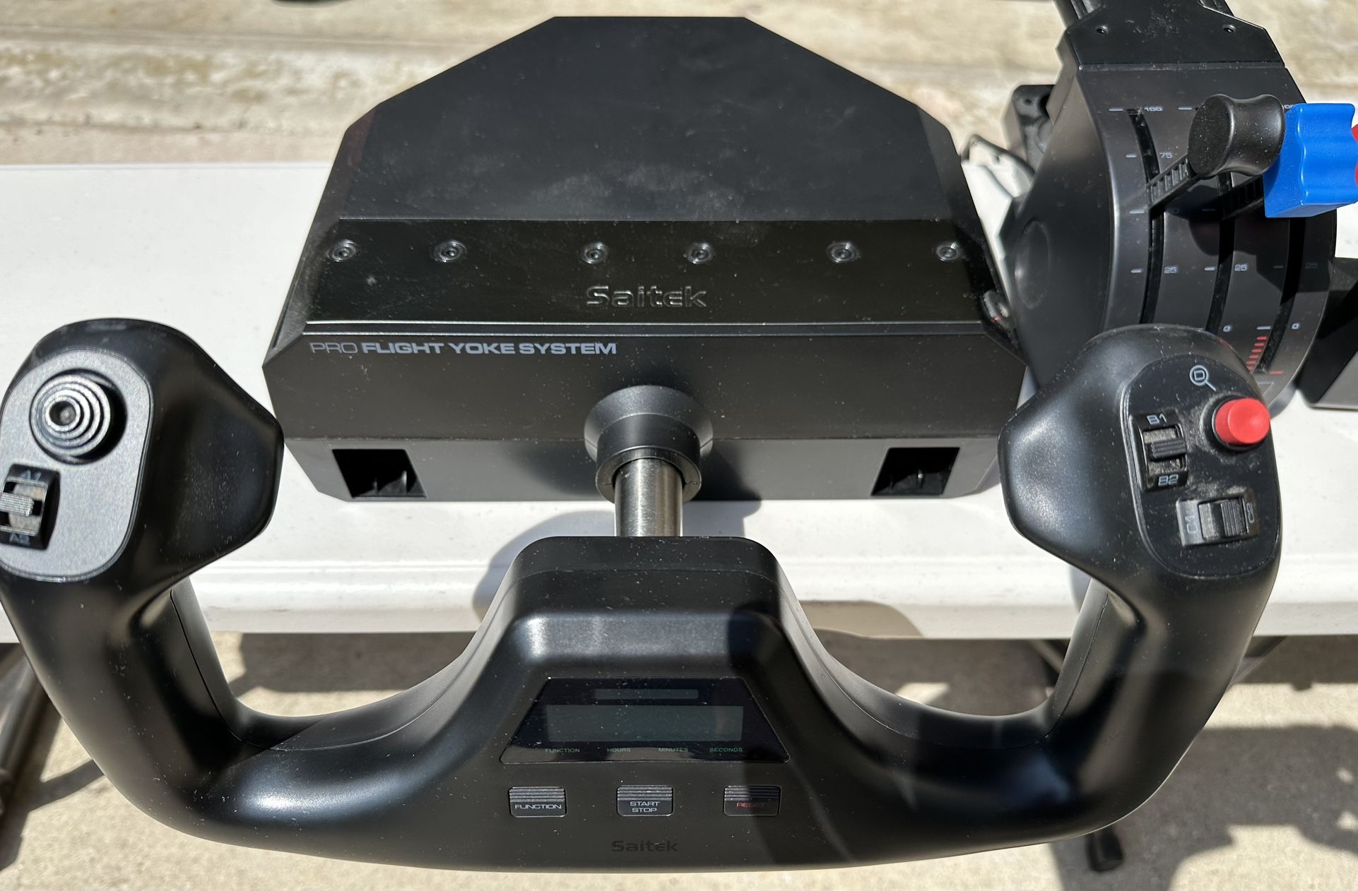 SAITEK PRO FLIGHT YOKE SYSTEM + THROTTLE