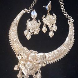 Beautiful Design Ladies Jewelry Set.