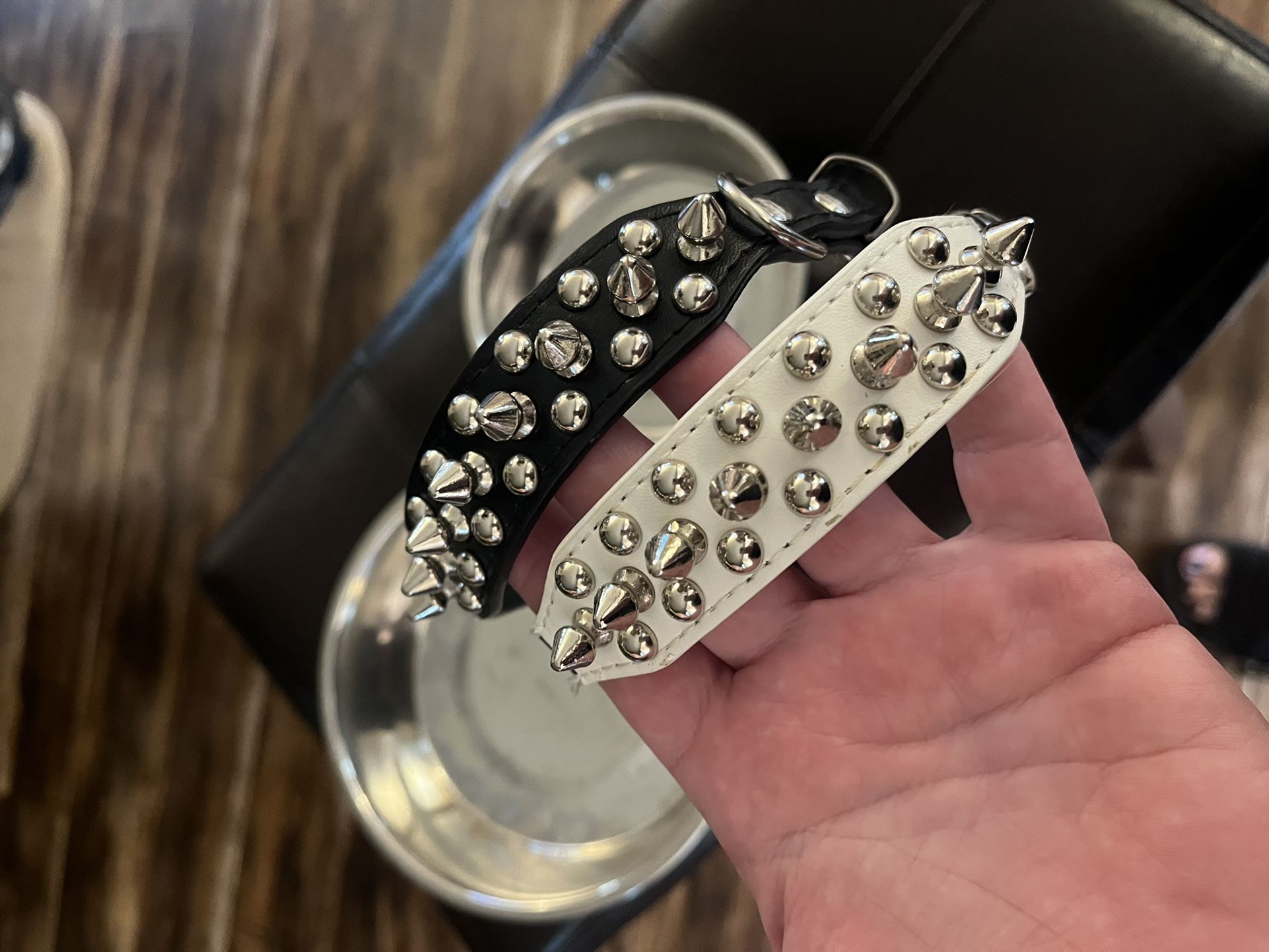 Spike Collar For Cat And Feeding Bowls