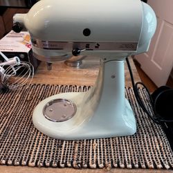 KitchenAid 5 Quart Stand Mixer And Pasta Making Attachment 