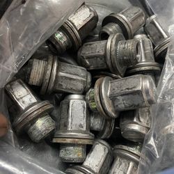 Toyota lug Nuts