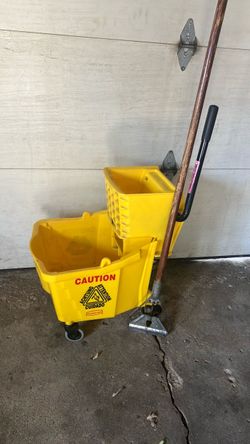 Rubbermaid mop bucket with wringer
