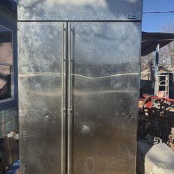 GE SUPER HUGE FRIDGE 