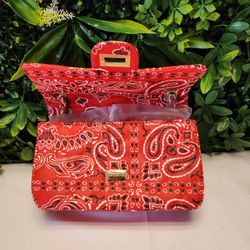 Red Bandana Print Quilted Handbag w/ Gold Chain Strap – Designer Style Shoulder Bag Purse