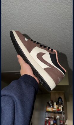 Jordan 1 Mocha Low SE Size 9.5