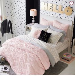 Pottery Barn Teen Hello Kitty Gold Bedding Collection – Comforter, Sham, Pillowcases & Velvet Pillow