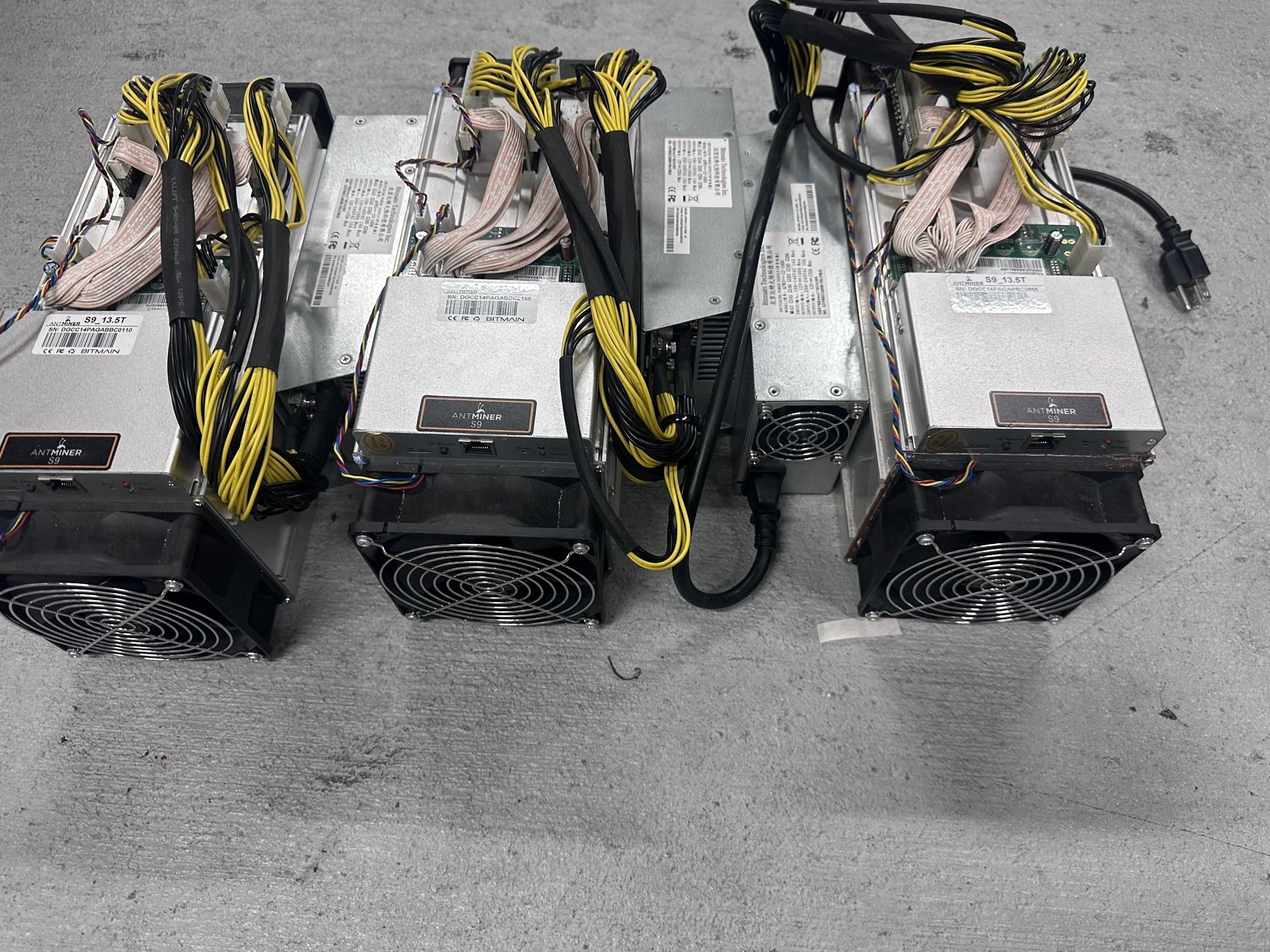 3 Bitcoin Ant Miner For $ 300
