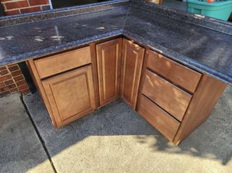 Very Nice Wood Cabinets And Counter Top 
