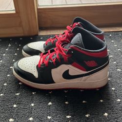 Air Jordan 1 Mid