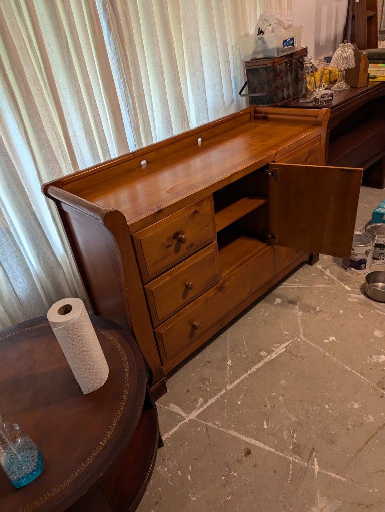 Solid Wood Dresser In Excellent Shape