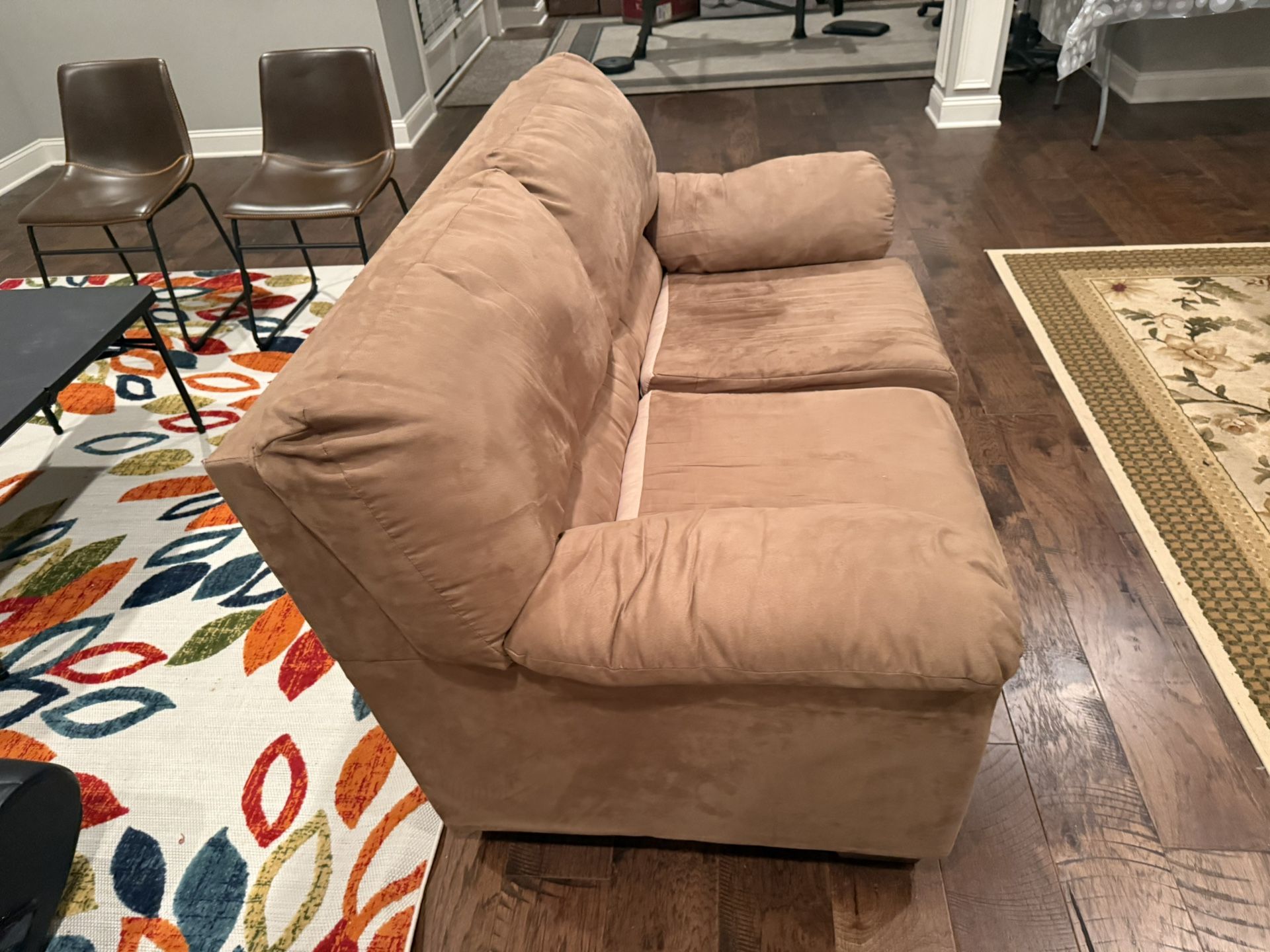 Brown Love Seat Like Brand New Rarely Used