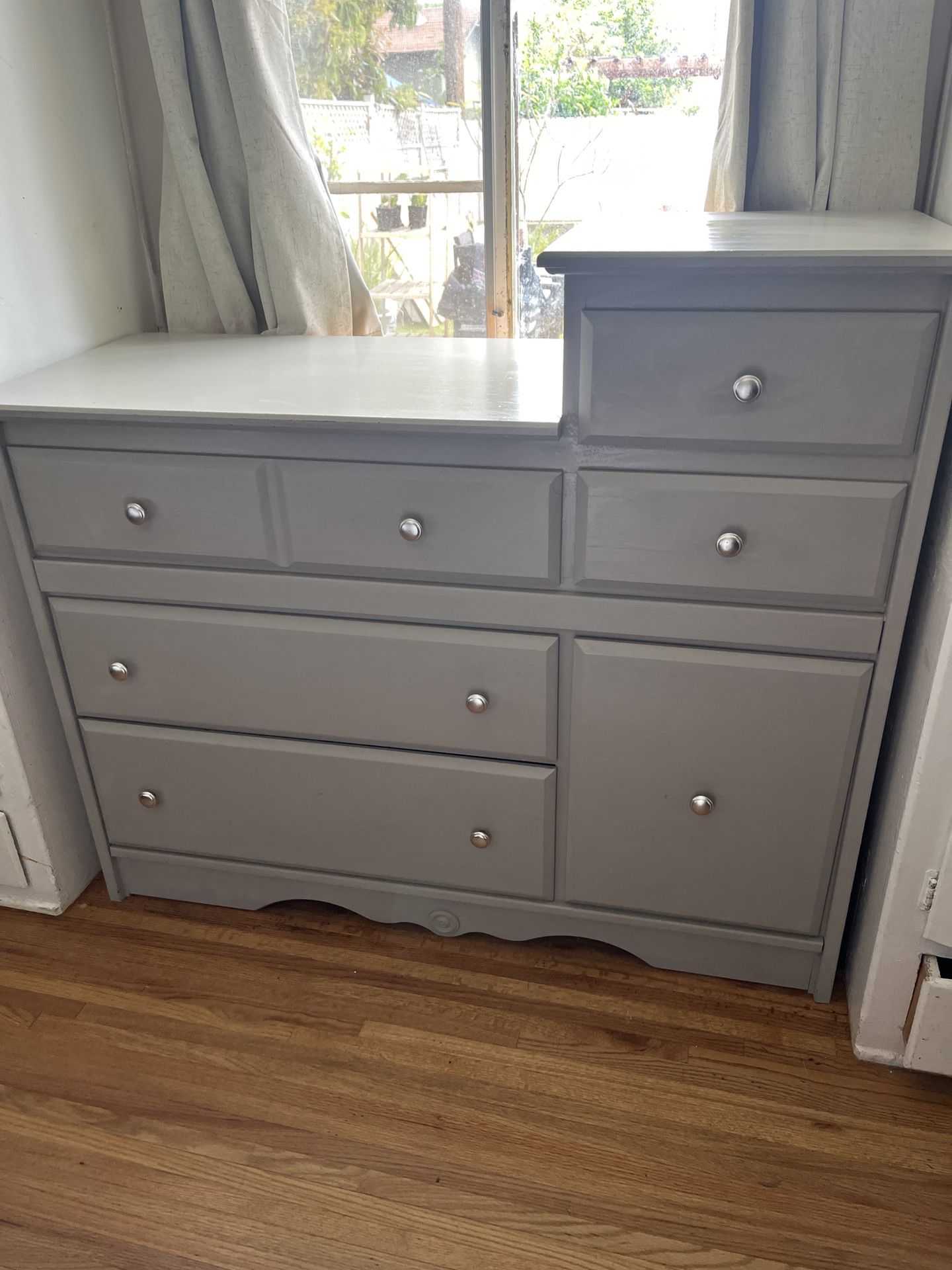 Kids dresser w/ Changing Table 