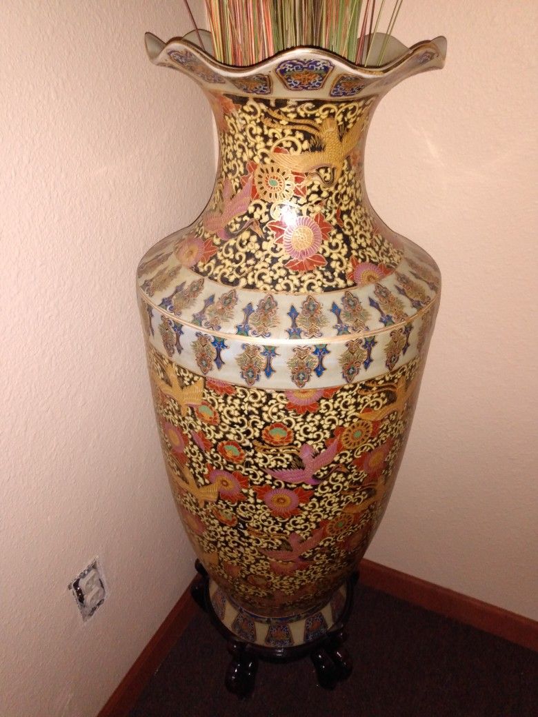 Very Large Beautiful Chinese Vase.43" H   