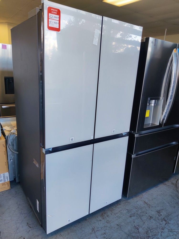 New Samsung
Bespoke 29 cu. ft. Standard Depth 4-Door Flex French Door Refrigerator in White Glass wi
