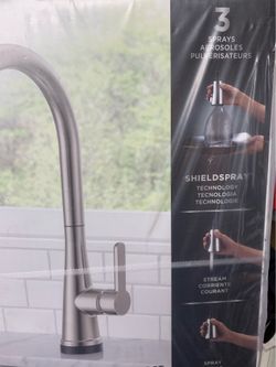 Delta Greydon Touch20 Single Handle Pull Down Sprayer Kitchen Faucet with ShieldSpray Technology in SpotShield Stainless Steel