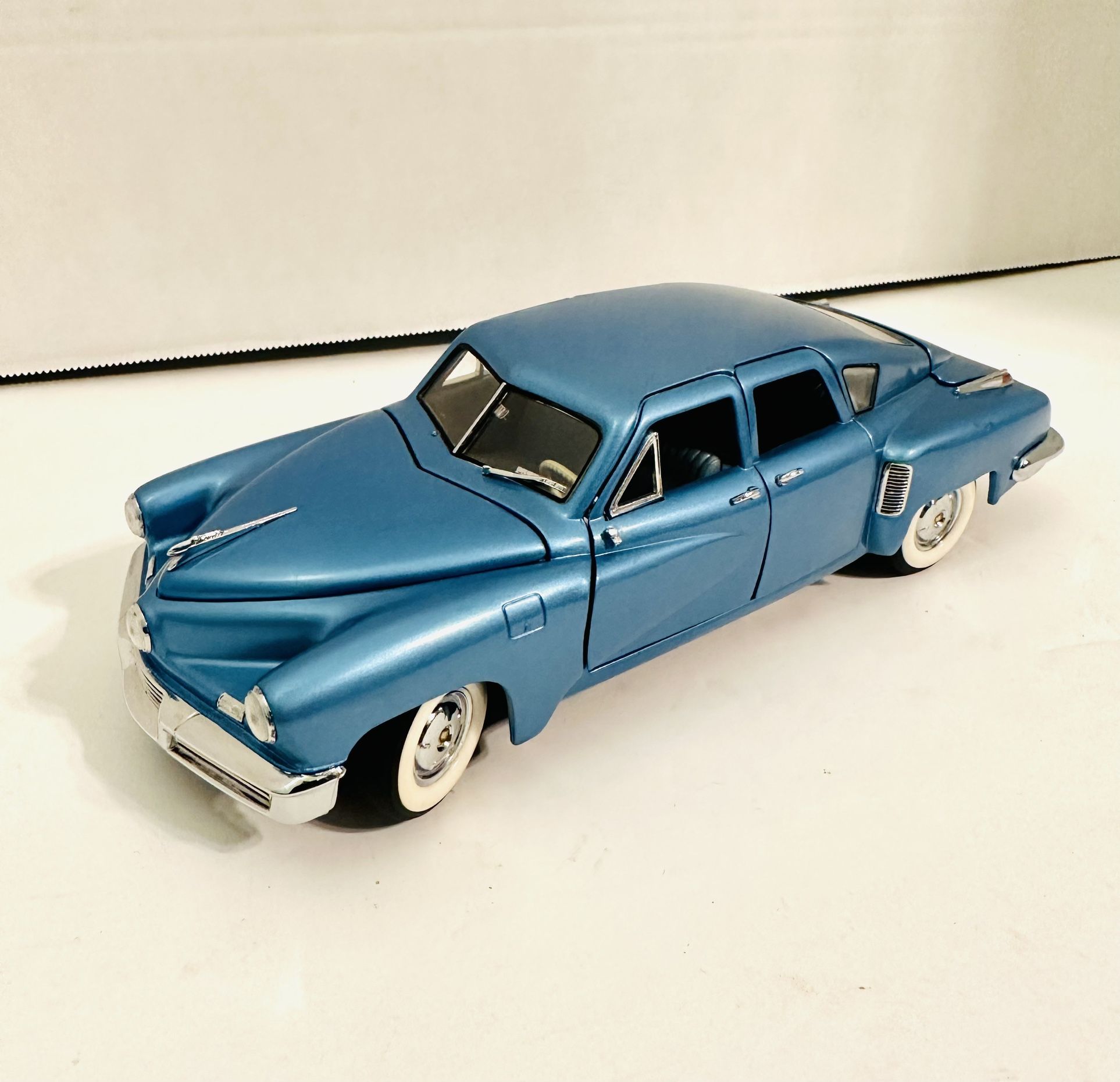 Franklin Mint Tucker 1948 Blue Sedan 1/24 Scale Diecast Car