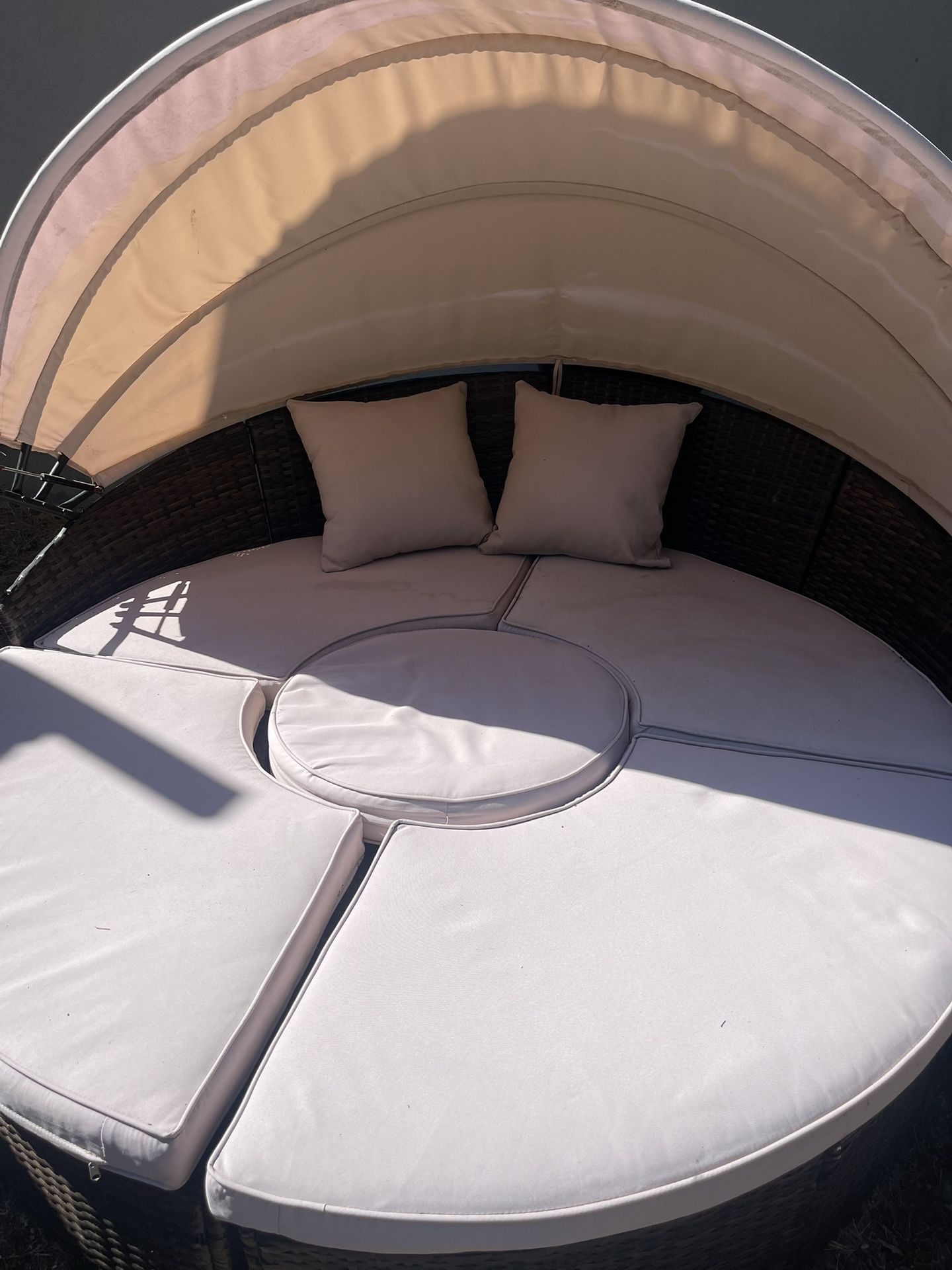 Patio Round Daybed