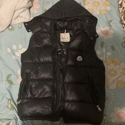 Moncler vest (detachable hood)