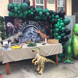 Dinosaur Balloon Garland 