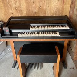 Lowrey Genius Electric Organ (Model G200)