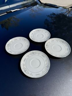 Fine Diane Elegant White and Blue Floral Saucer 4pc Set 