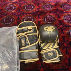 Venum Glove