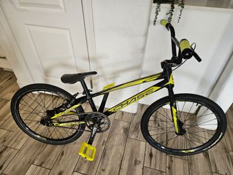 Chase Edge Expert BMX Bike