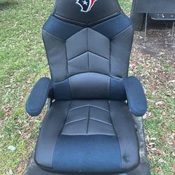 Pool chair, garden table and chairs and gamer chair