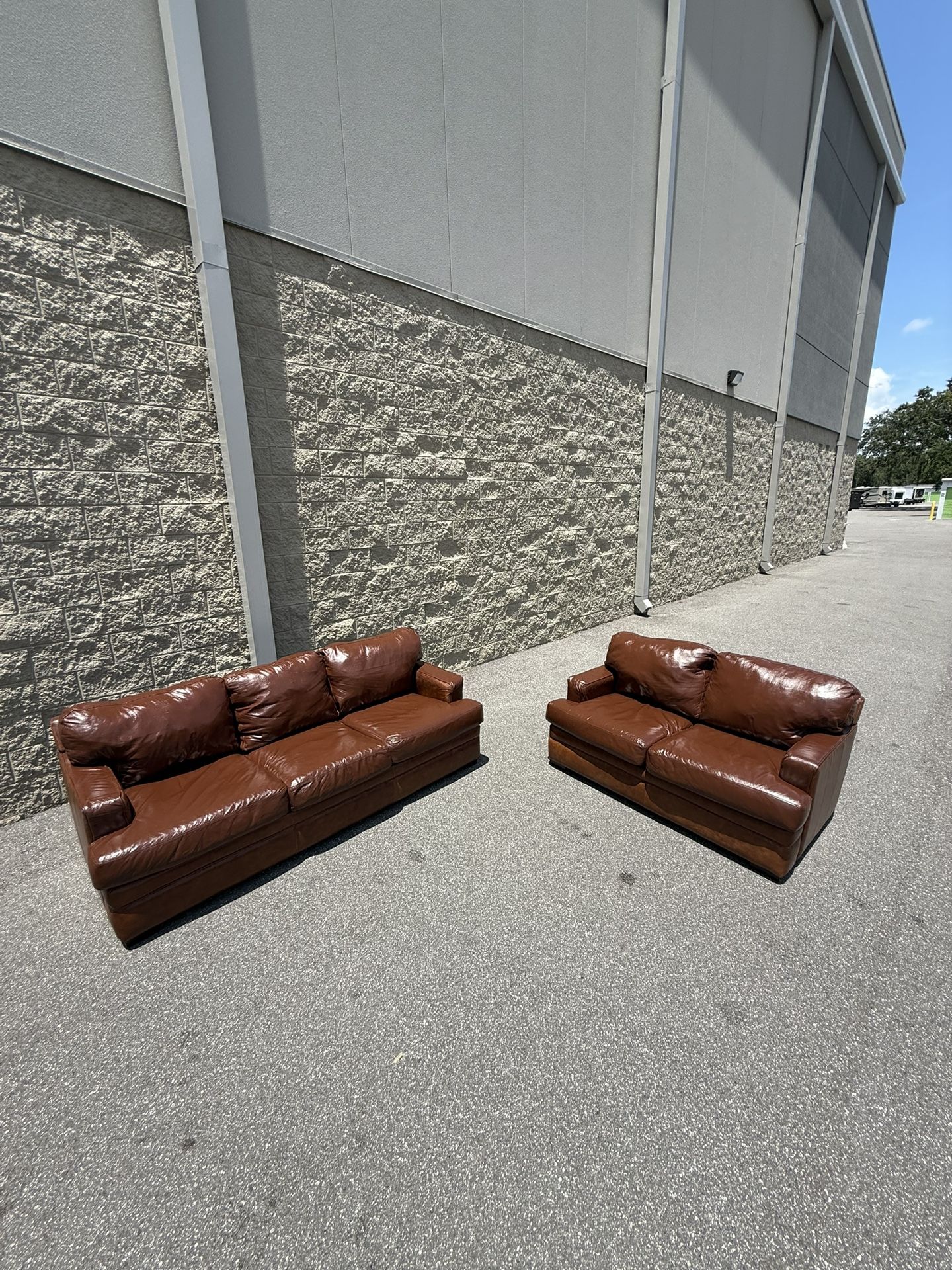 Free Delivery La-Z-Boy Couch set
