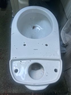 Toto Toilet - Round