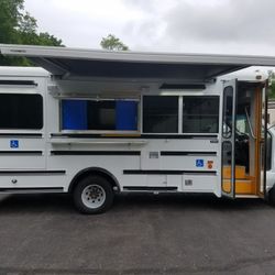 26' FOOD TRUCK BARELY USED