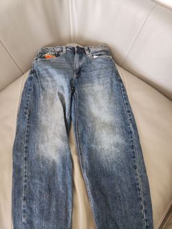 Size 28 empyre jeans give me and offer be resonable (USED TWICE)