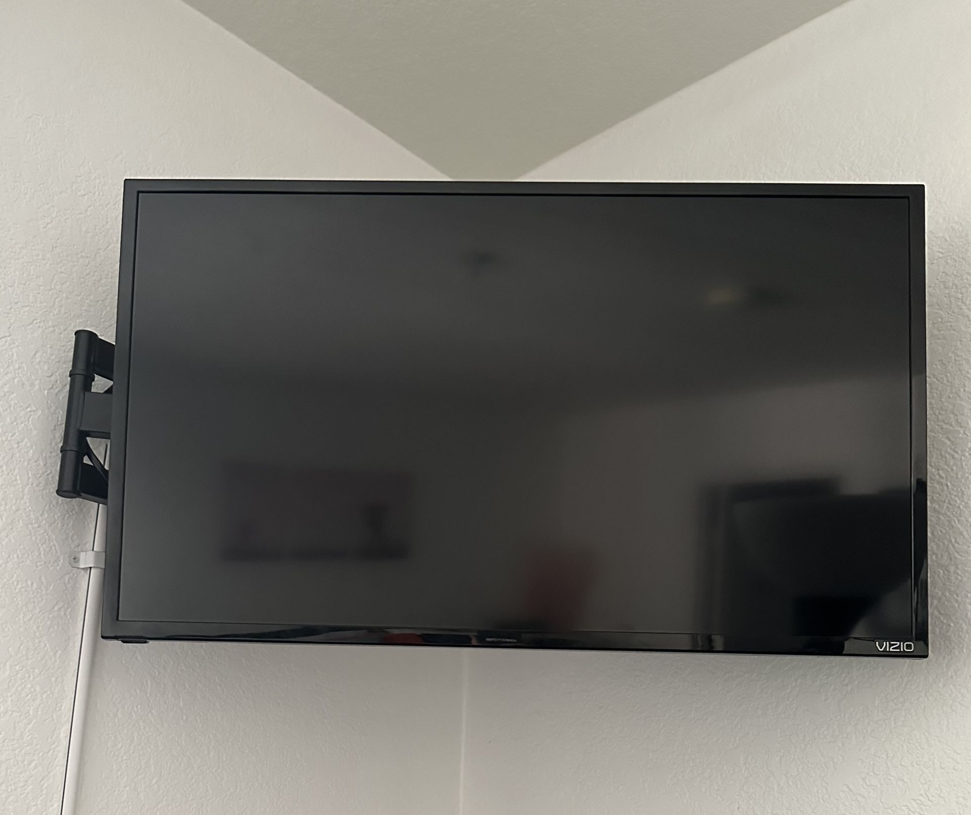 VIZIO 32-inch Full HD Smart TV