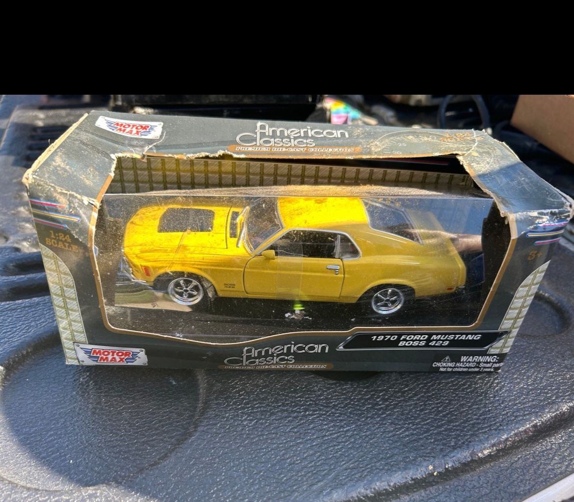 Motor Max 1:24 scale 1970 Ford Mustang Boss 429 die-cast model ***MAKE OFFER***