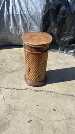 Pedestal Table Entry Way Valet