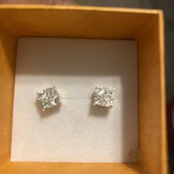 14 K Gold Diamond Earring
