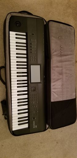 Korg krome ome 61 keys with mono case include.