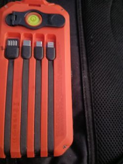 Multi-Cable Charging Card with Built-In Level