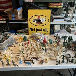 Huge Vintage Marx Cowboys And Indians And Soldiers Figures 