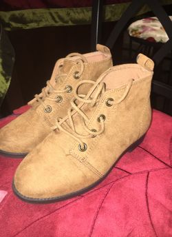 Girl’s boots size 12